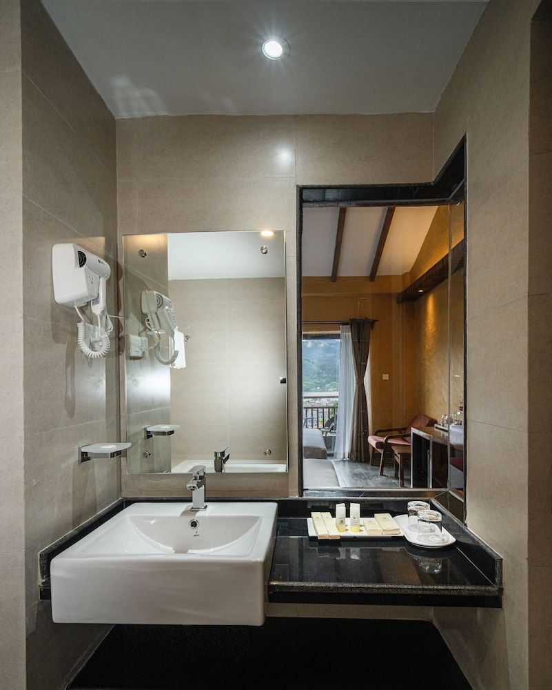 Bar Peepal Resort Deluxe Twin Room 8