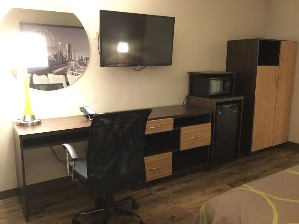 Room, 1 King Bed, Accessible, Non Smoking (Mobility)