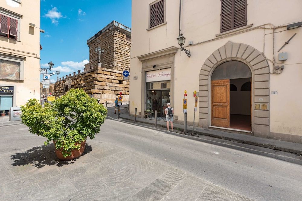 undefined Heart of Florence Pitti 2 Bed-apartment 8