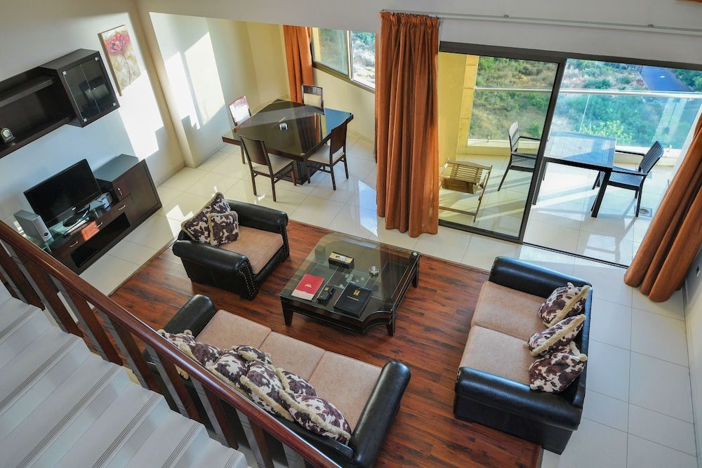 Hollywood Inn Hotel Suite, 3 Bedrooms, Jetted Tub, Sea View (Imperial ) 9