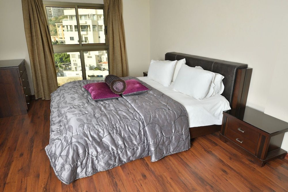 Hollywood Inn Hotel Suite, 3 Bedrooms, Jetted Tub, Sea View (Imperial ) 2