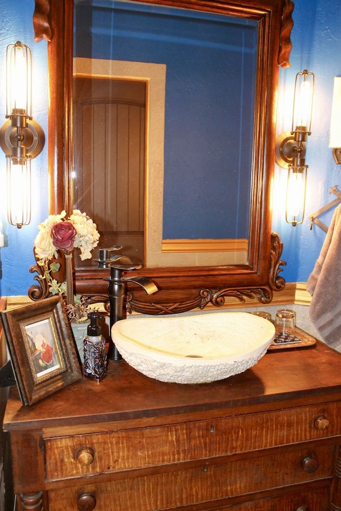 BarDew Valley Inn French Chateau Room 6