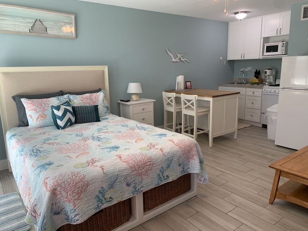 Executive Keys Condominiums on the Beach Family Studio 4