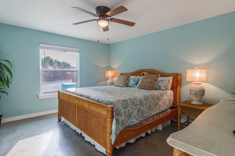 Executive Keys Condominiums on the Beach Condo, 3 Bedrooms, Beach View 2