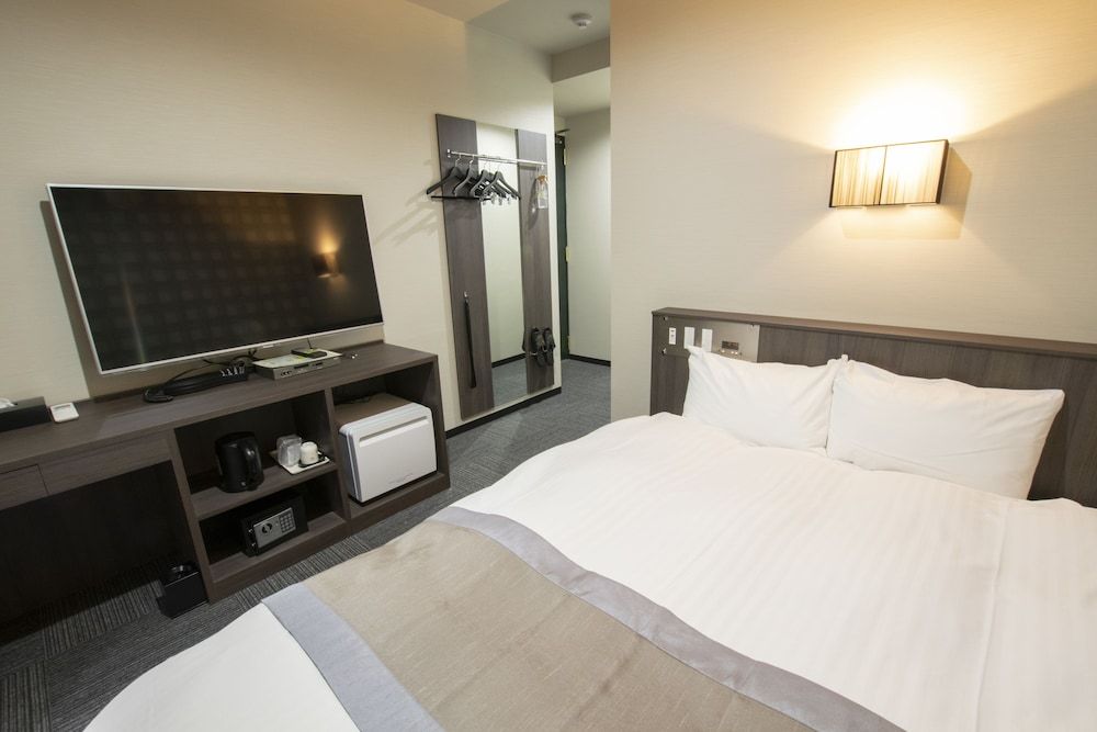 Double Room, Smoking