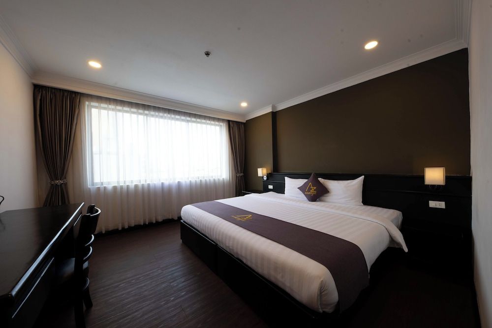 Azumaya Hotel Phnom Penh Deluxe Room 2