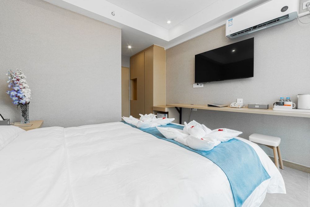 Ark Hotel Standard Double Room, Balcony, City View 2