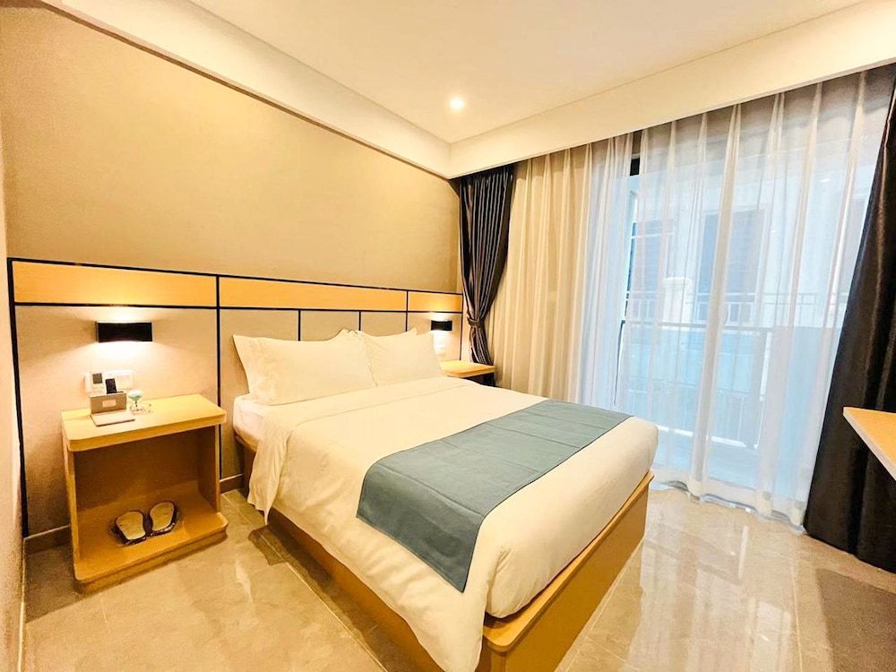 Ark Hotel Standard Double Room, Balcony, City View 5