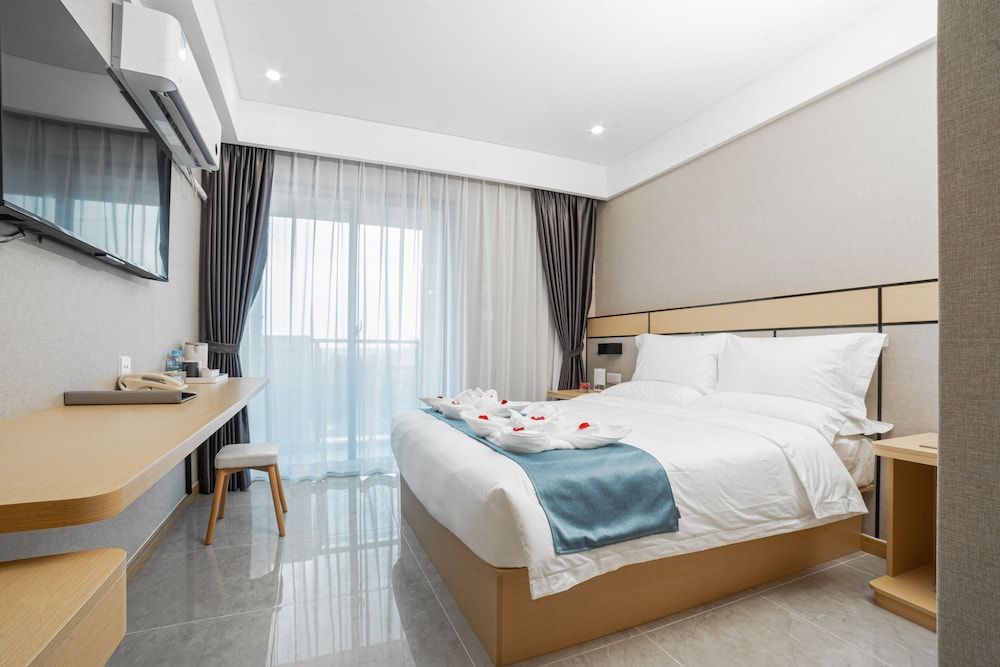 Ark Hotel Standard Double Room, Balcony, City View 3