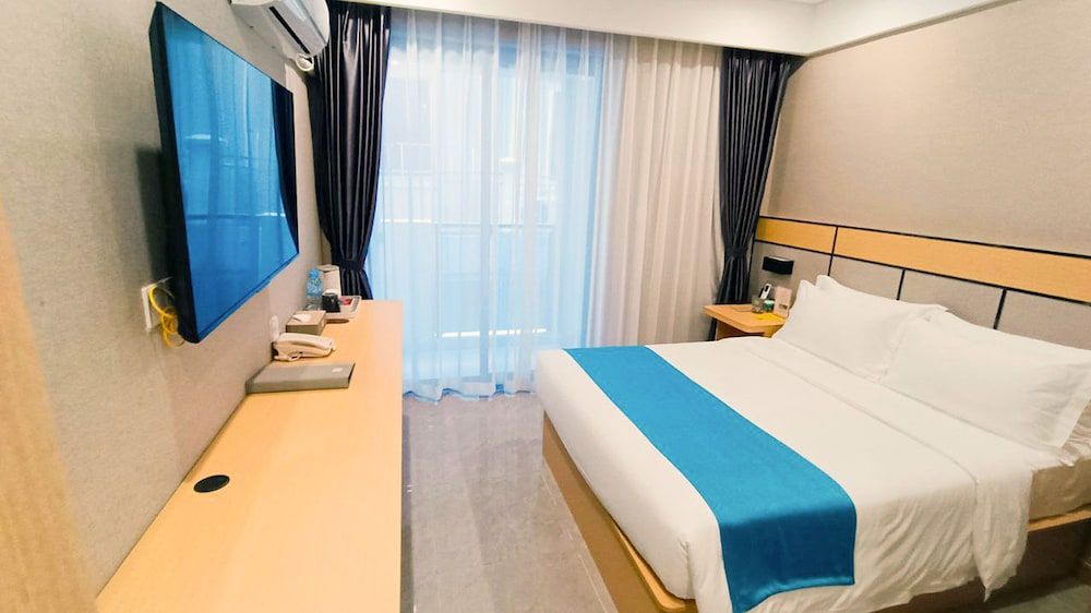 Ark Hotel Standard Double Room, Balcony, City View 4