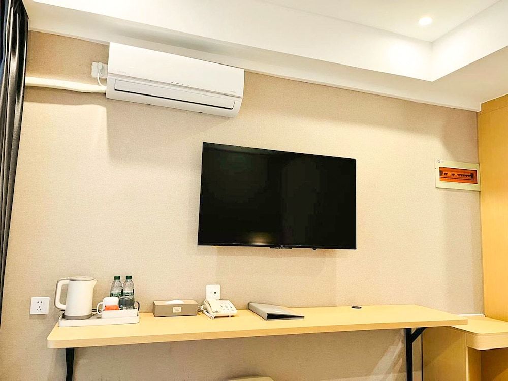 Ark Hotel Standard Double Room, Balcony, City View 7