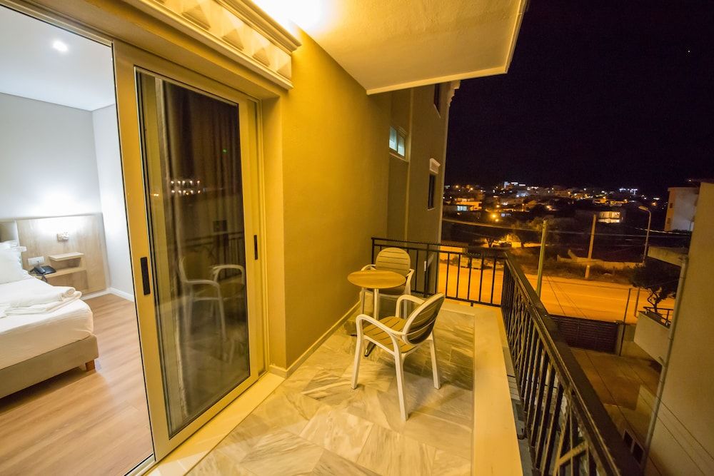 Class Hotel Deluxe Double or Twin Room, Balcony 15