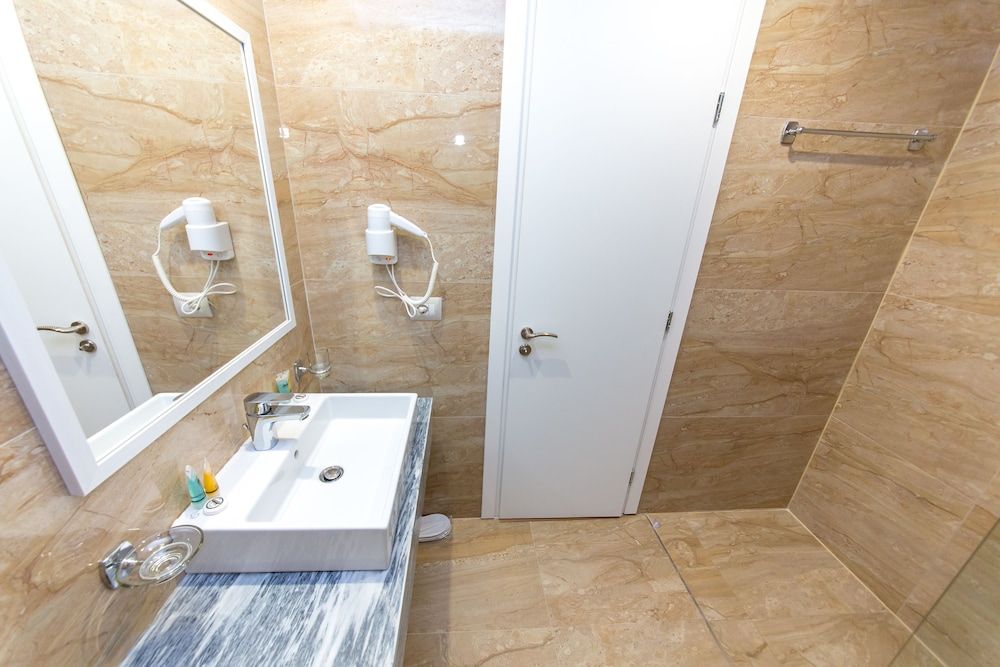 Class Hotel Family Suite, Balcony 17