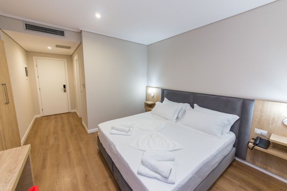 Class Hotel Deluxe Double or Twin Room, Balcony 11