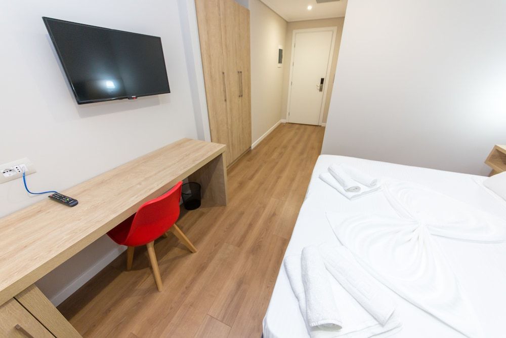 Class Hotel Deluxe Double or Twin Room, Balcony 8