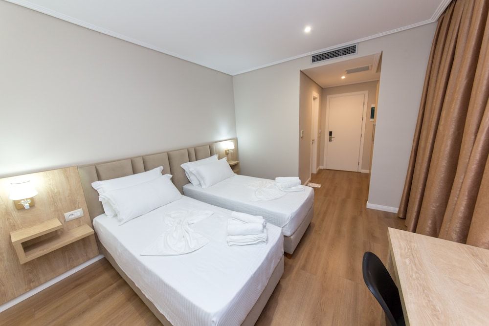 Class Hotel Deluxe Double or Twin Room, Balcony 6