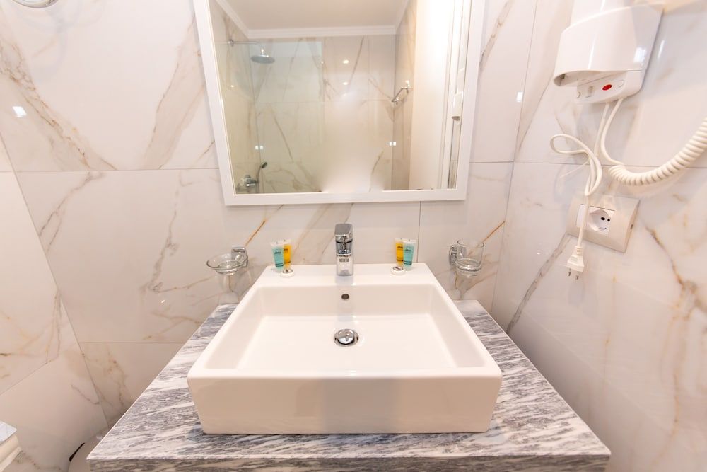 Class Hotel Deluxe Double or Twin Room, Balcony 18