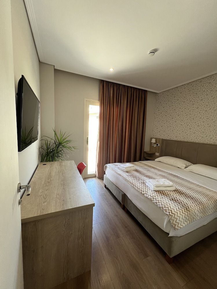 Class Hotel Family Suite, Balcony 2