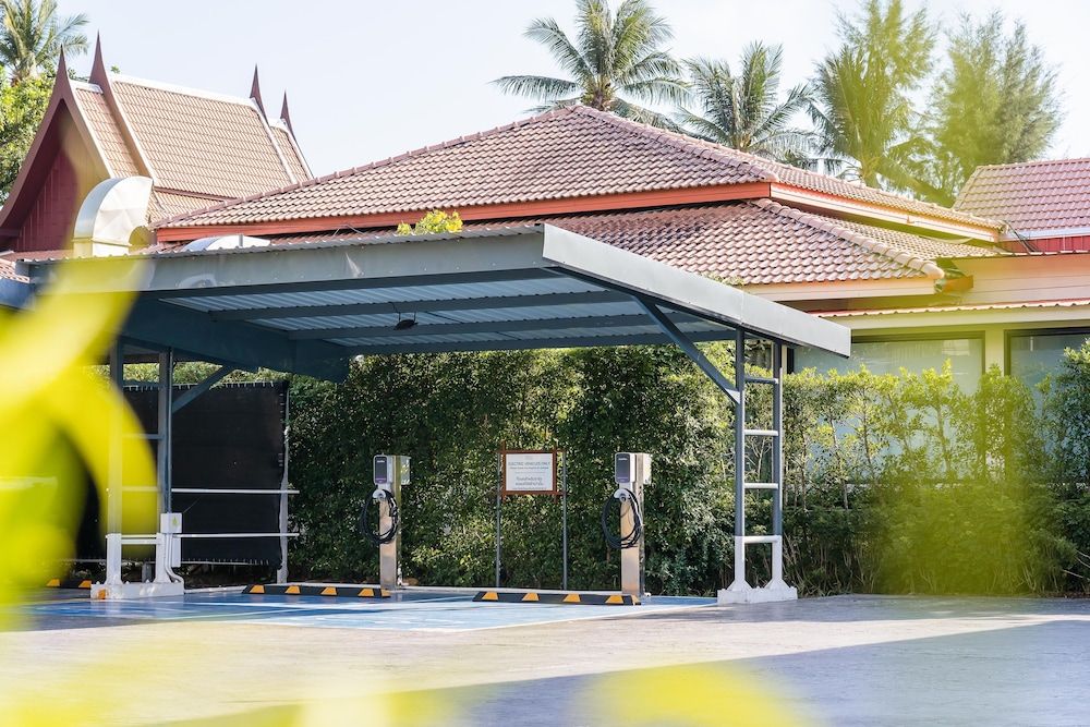 Electric vehicle charging station