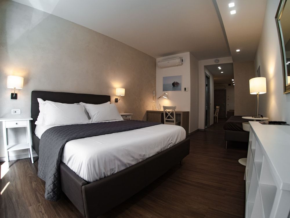 undefined Prestige Rooms Chiaia 5