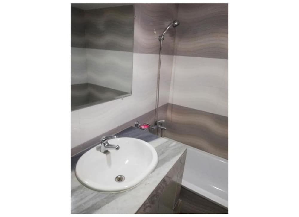 Ambrosia Guest House Deluxe Room, 2 Twin Beds, Smoking, City View 17