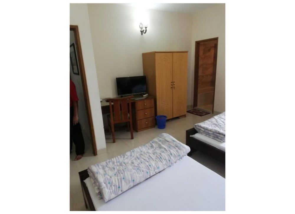 Ambrosia Guest House Deluxe Room, 2 Twin Beds, Smoking, City View 5