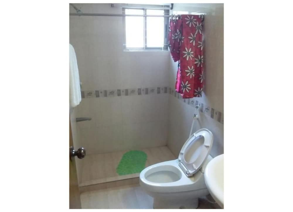 Ambrosia Guest House Deluxe Room, 2 Twin Beds, Smoking, City View 14