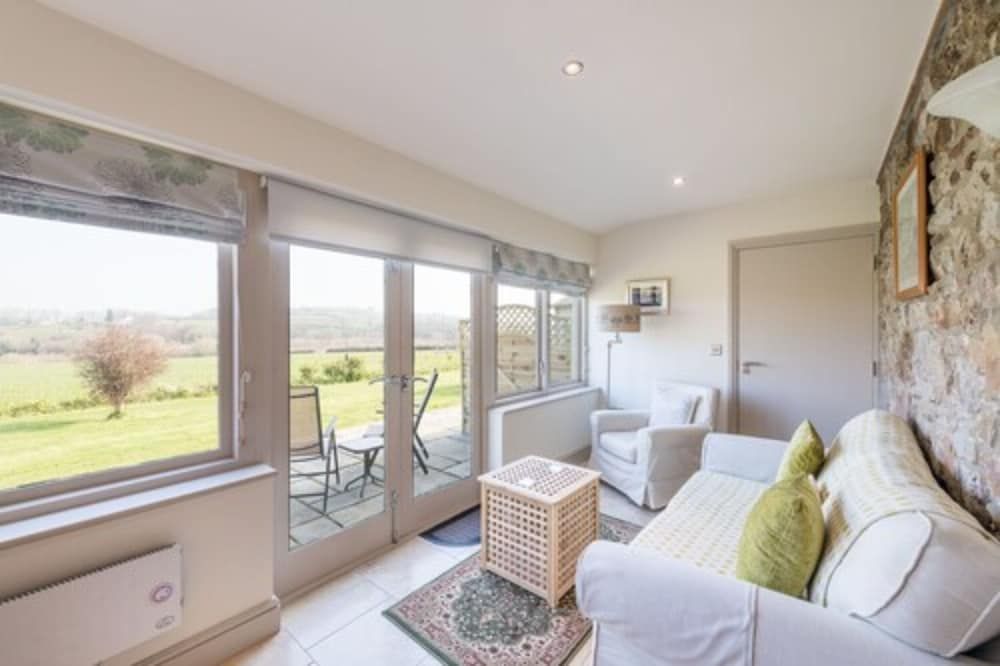 Canaston Oaks Luxury Suite, 1 King Bed, Mountain View 2