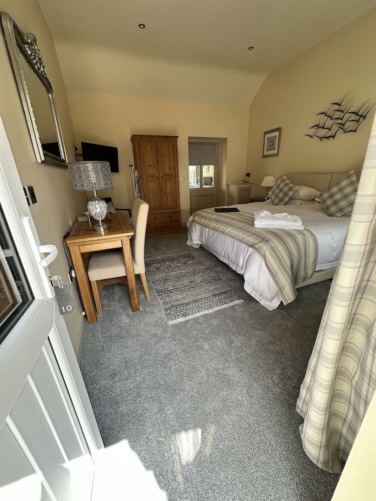 Canaston Oaks Luxury Suite, 1 King Bed, Mountain View 3