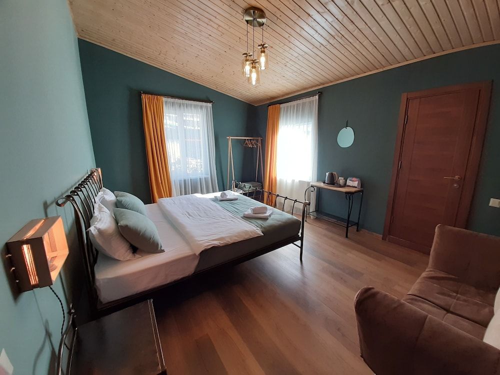 Belmonte Kazbegi Standard Room, 1 King Bed, Garden View (5) 2