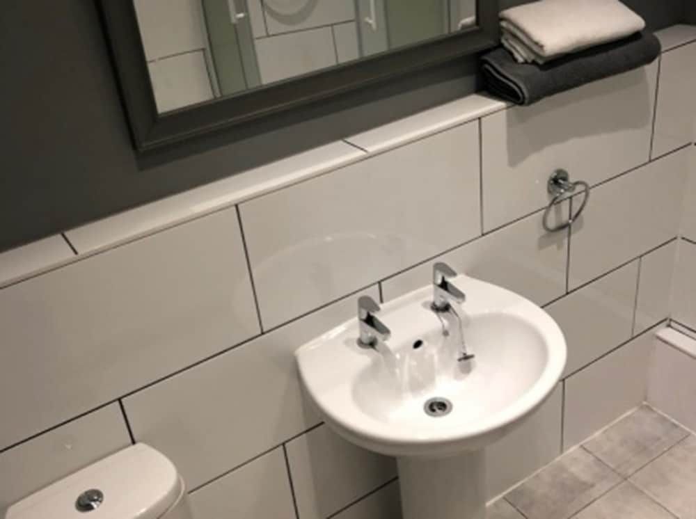 The Pheasant Inn Triple Room, Shared Bathroom 2