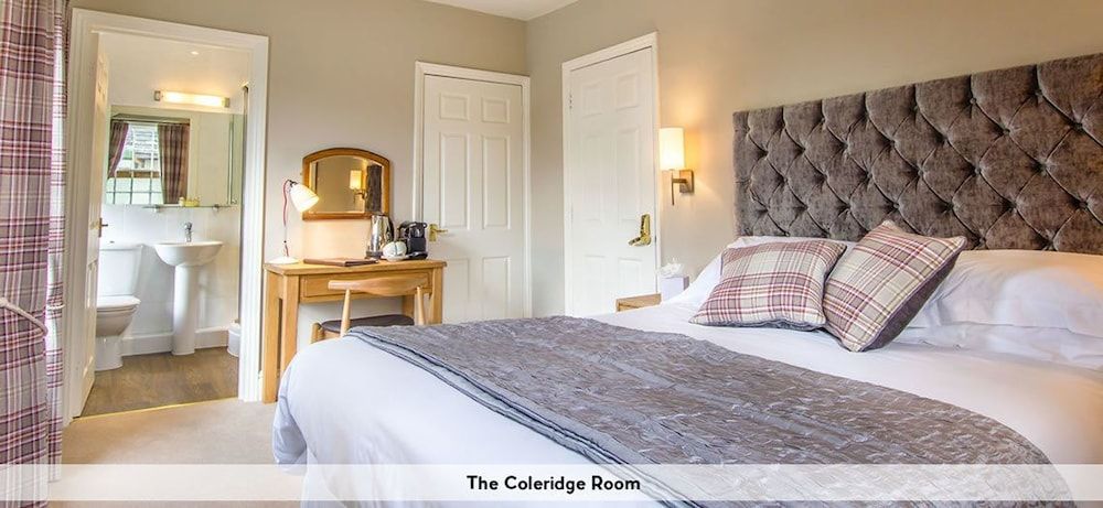 Crown & Punchbowl Standard King Room 10