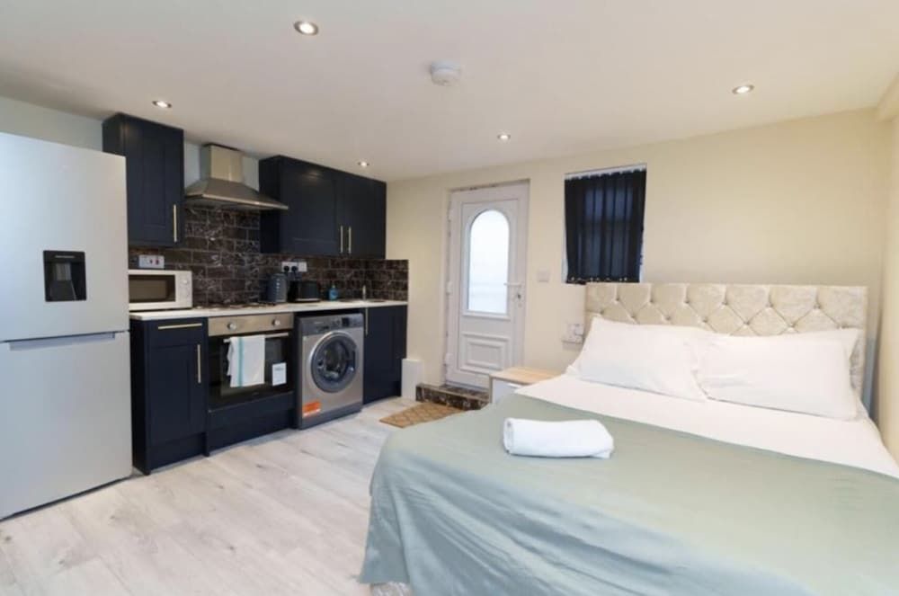 Luxury Studio, Private Bathroom (1 Bed Sleeps 2)