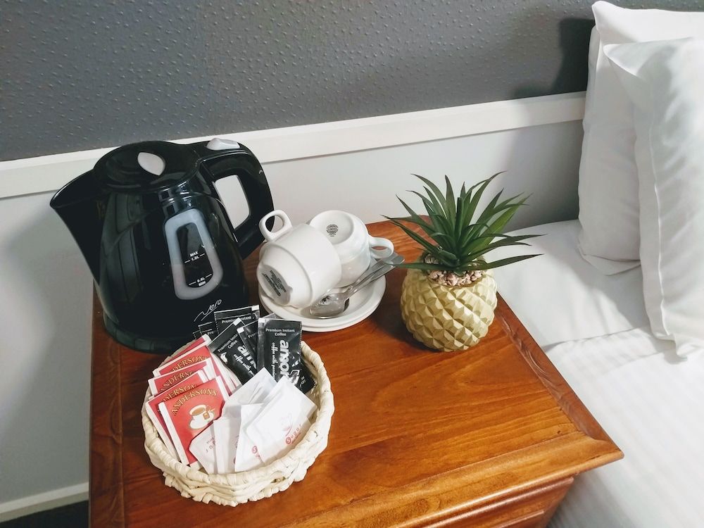 Lake Hume Resort Deluxe King Room 5