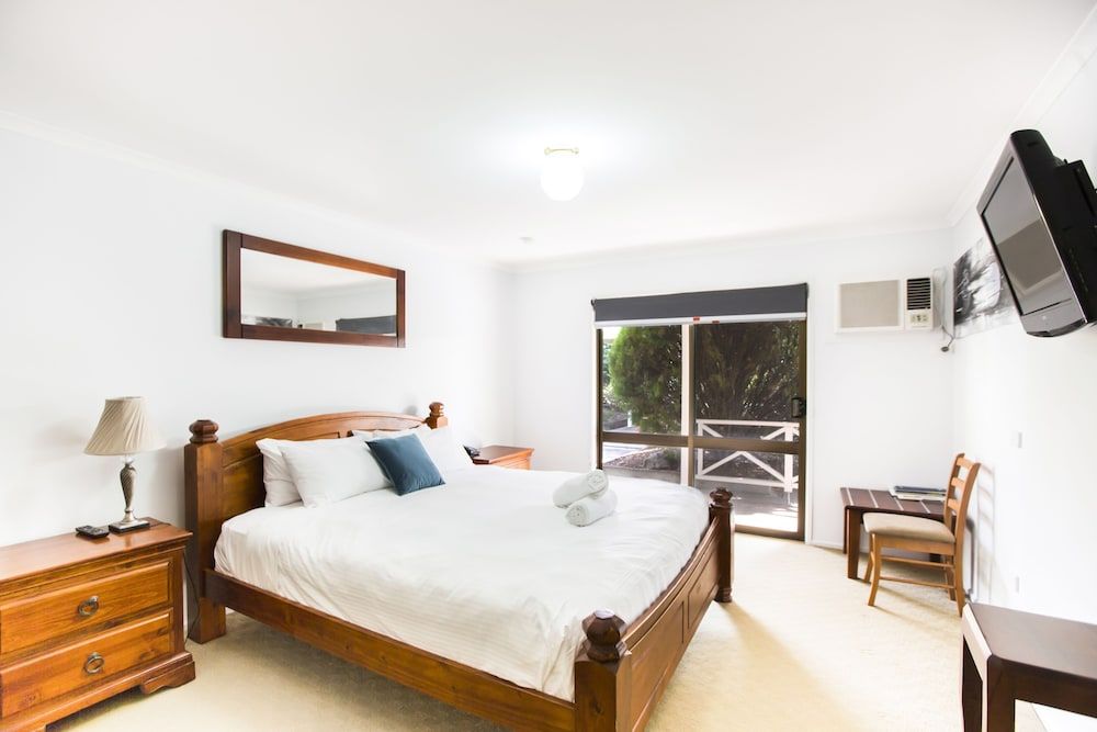 Lake Hume Resort Standard King Room