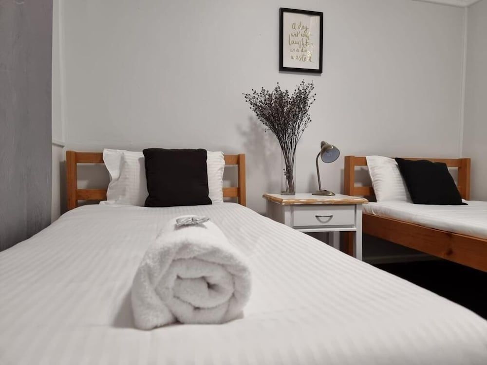 2 Bedroom Deluxe Cottage
