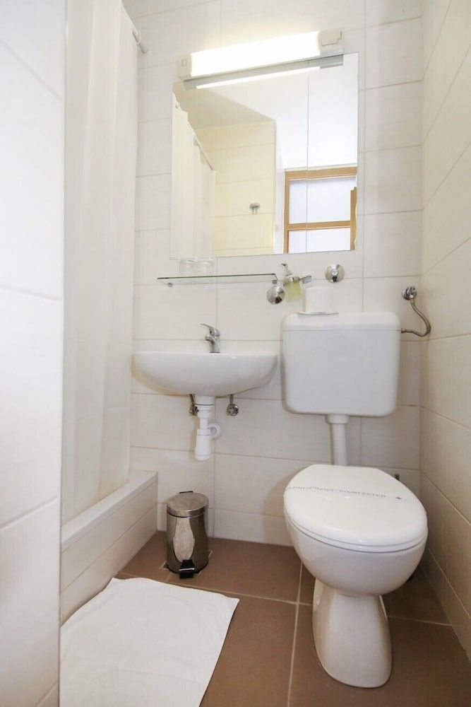 Hotel Zagreb Standard Double or Twin Room, Balcony, Sea View 6