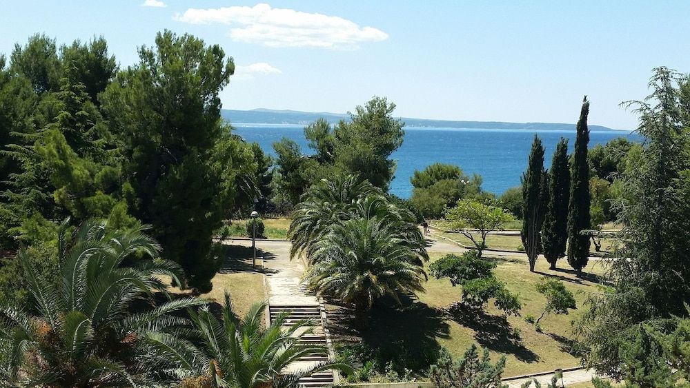 Hotel Zagreb Standard Double or Twin Room, Balcony, Sea View 5