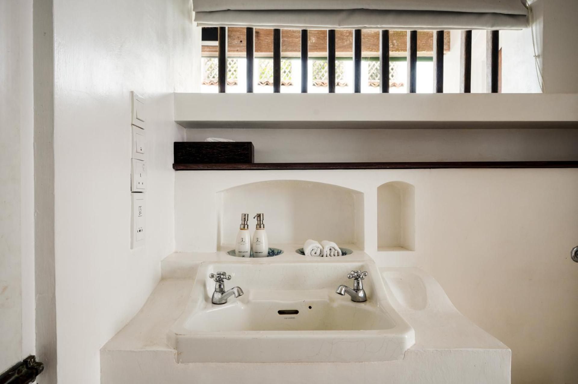 undefined Lunuganga Estate 9