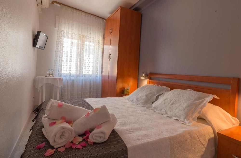 Hostal Arribes Del Duero Double or Twin Room 9