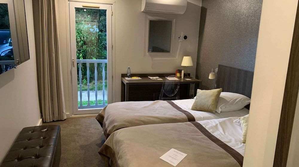 Superior Room, 2 Twin Beds, Non Smoking (Larger Room)