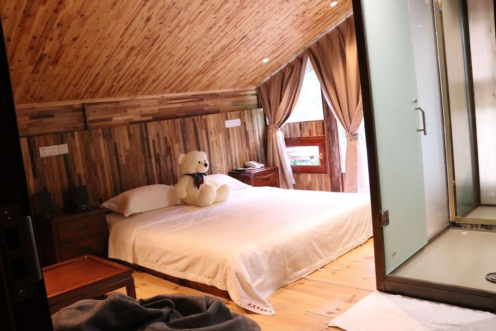 Qing Dynasty House Deluxe Double Room 4