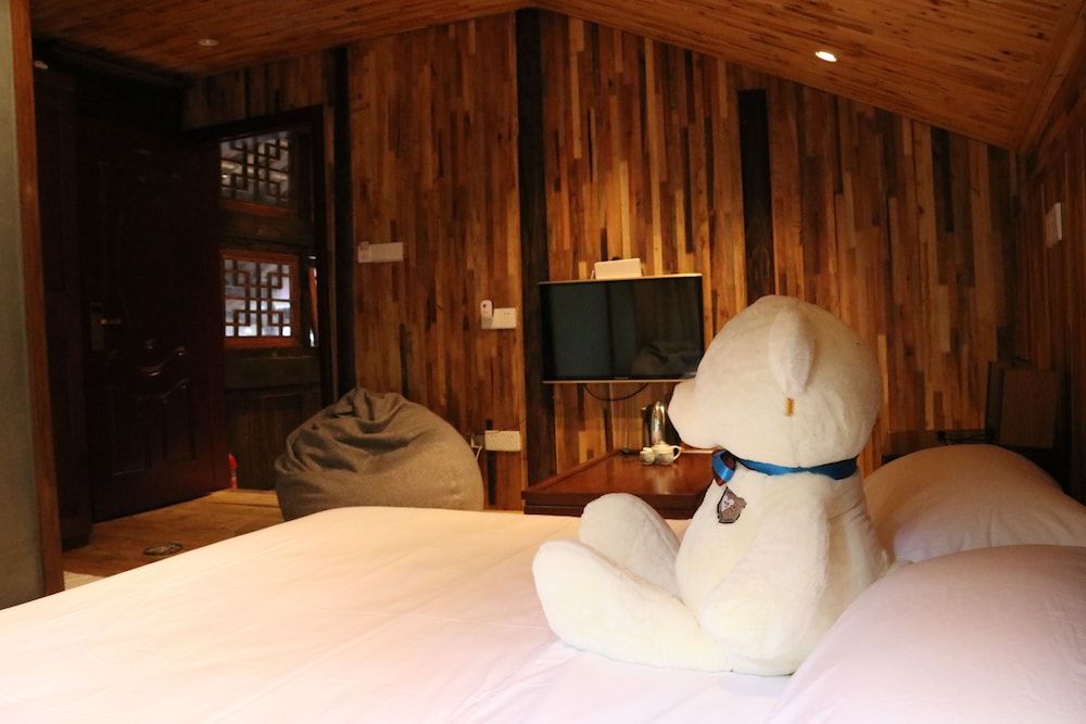 Qing Dynasty House Deluxe Double Room