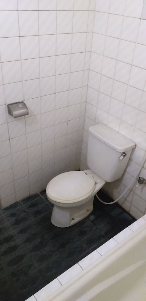 Intan Hotel Purwakarta Family Triple Room 8