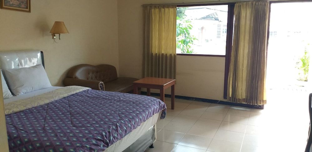 Intan Hotel Purwakarta Junior Double or Twin Room 7