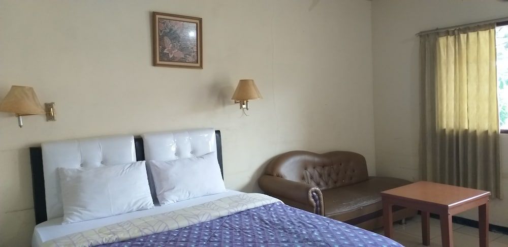 Intan Hotel Purwakarta Junior Double or Twin Room 4