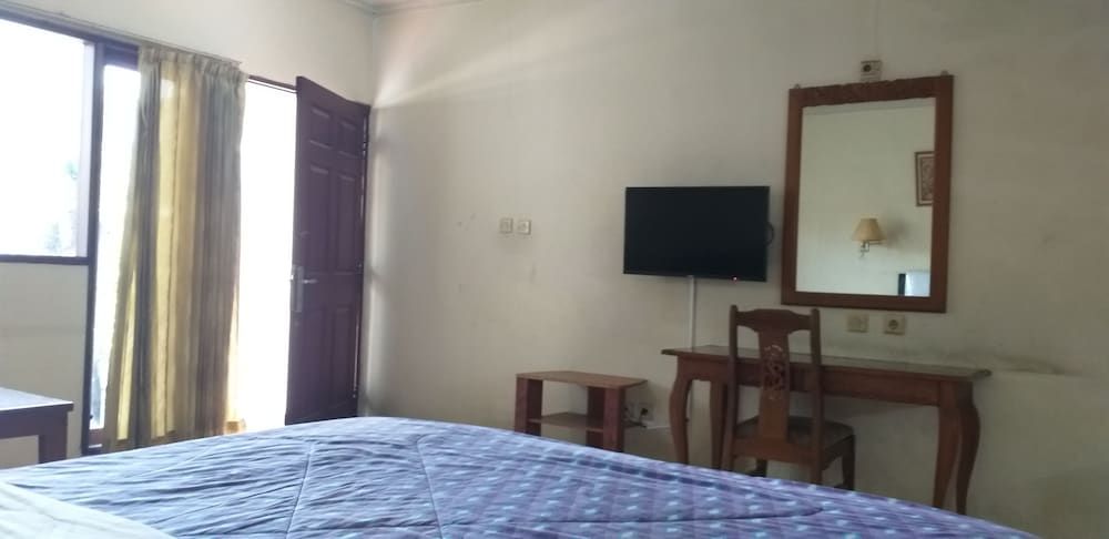 Intan Hotel Purwakarta Junior Double or Twin Room 15