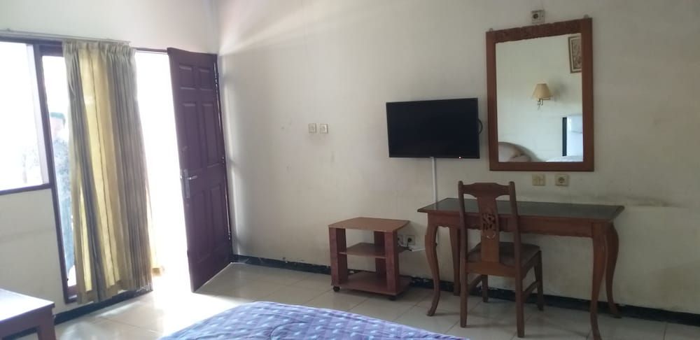 Intan Hotel Purwakarta Junior Double or Twin Room 14