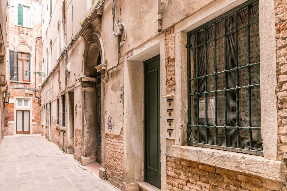 undefined Gold And Red - The Venetian Style 4