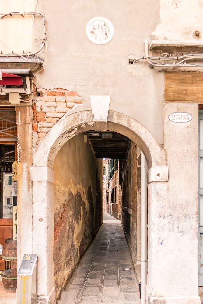 undefined Gold And Red - The Venetian Style